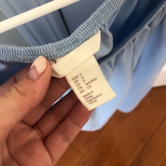 super cute off the shoulder top!! - Picture 2 of 4